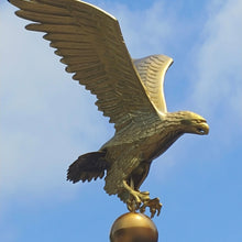 Load image into Gallery viewer, XXL Bald Eagle Finial and Magnum Solar Flagpole Light Kit