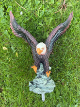 Load image into Gallery viewer, Flying Eagle Flagpole Topper
